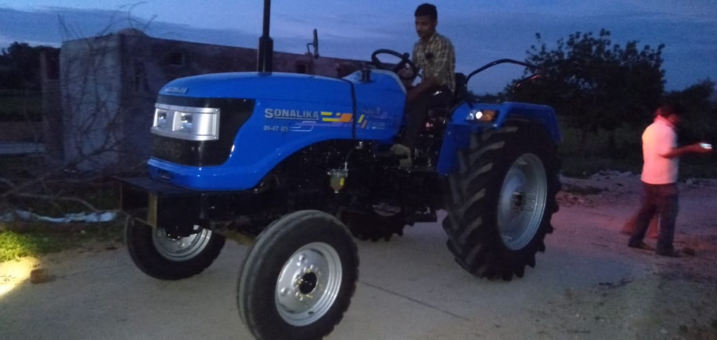 Sonusoodh Donate Tractor to Madanapalle rythu